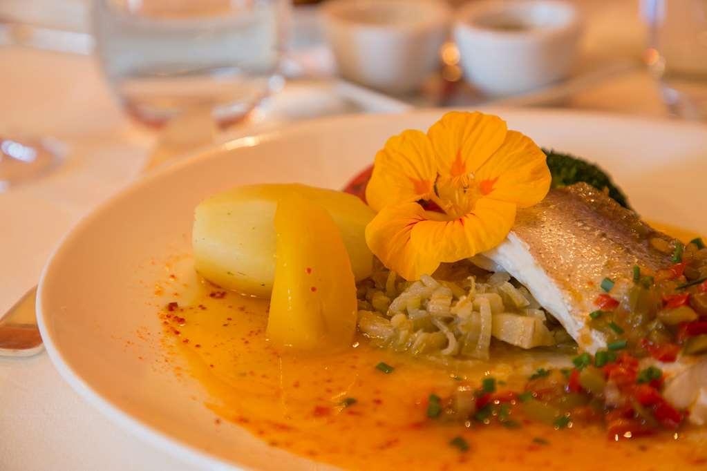 Clos De Vallombreuse, The Originals Relais Douarnenez Servicios foto